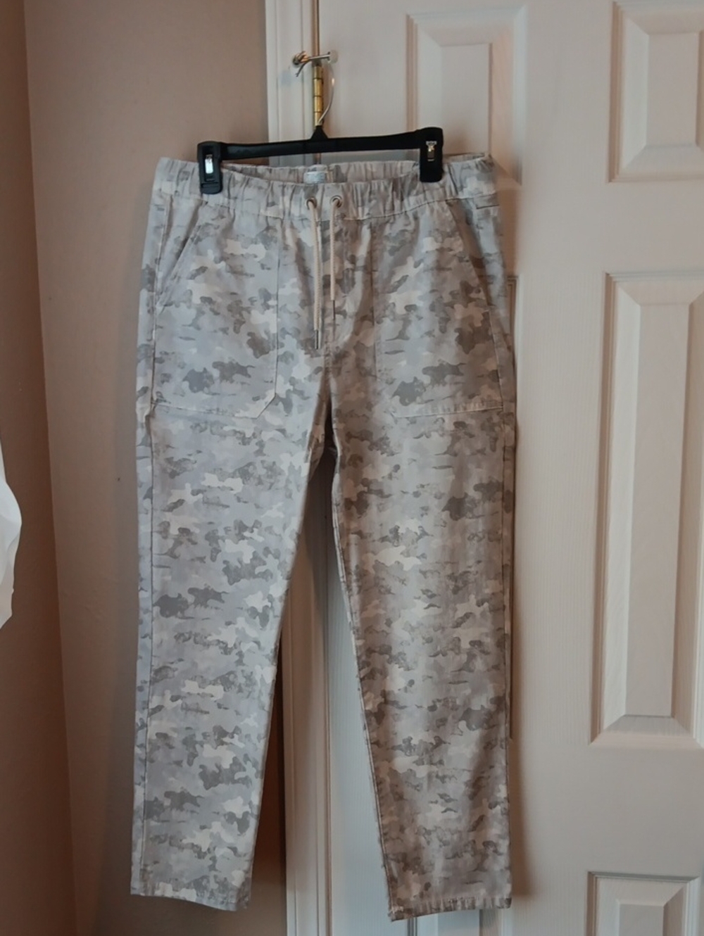 Women's Time and Tru Light Gray Camo Cargo Pants Size Medium